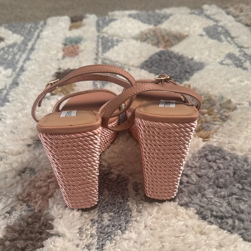 Steve Madden Women's Blush Pink Platform Sandals New without tags/no box